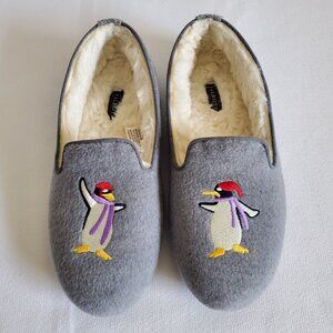 TALBOTS size 7 Fireside Embellished Flannel Penguin Slippers Faux Fur Lined Gray